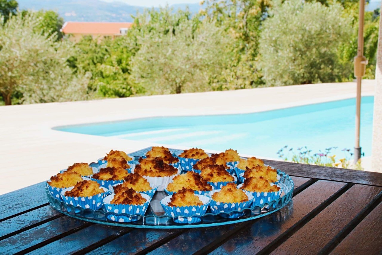 Bolo de Banana em COQUINHOS