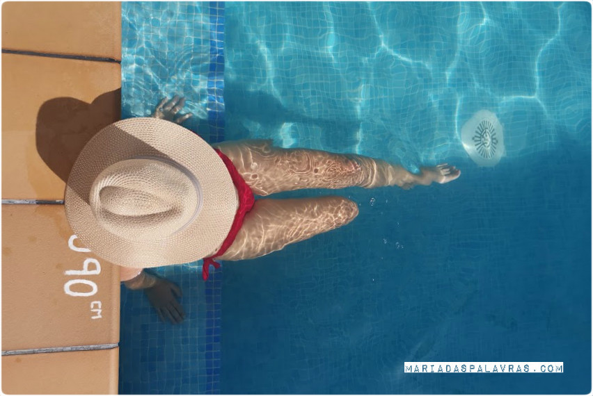 Piscina do Hotel Itaca Sevilla - Maria das Palavras em Sevilha