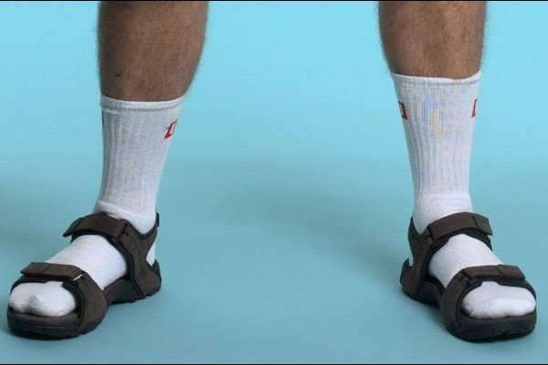 Meia branca e sandálias.jpg