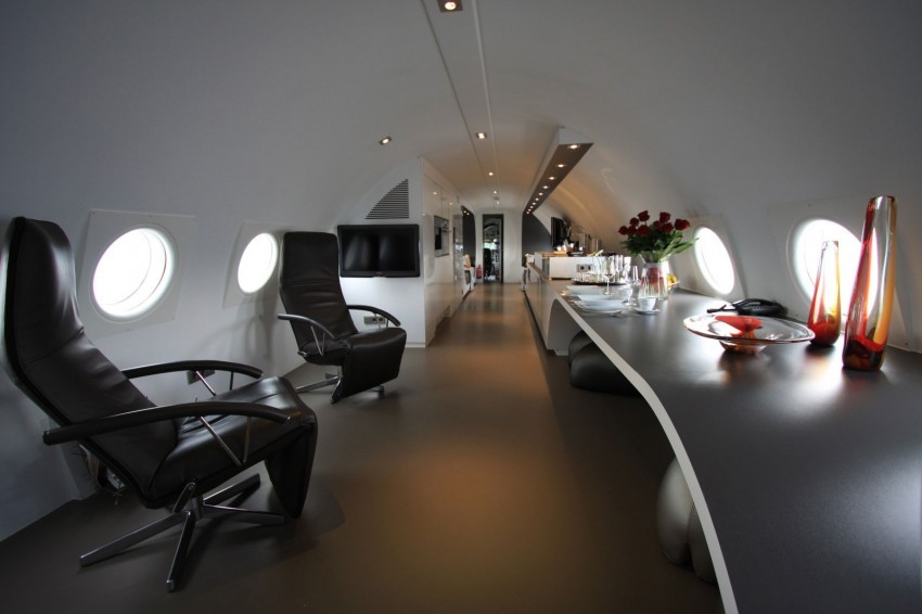 Airplane-Suite-08-850x566.jpg