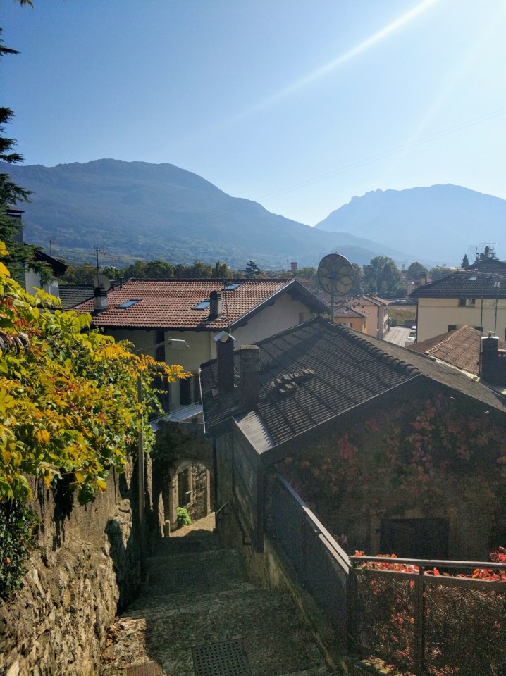 Ruas na colina Doss Trento.jpg