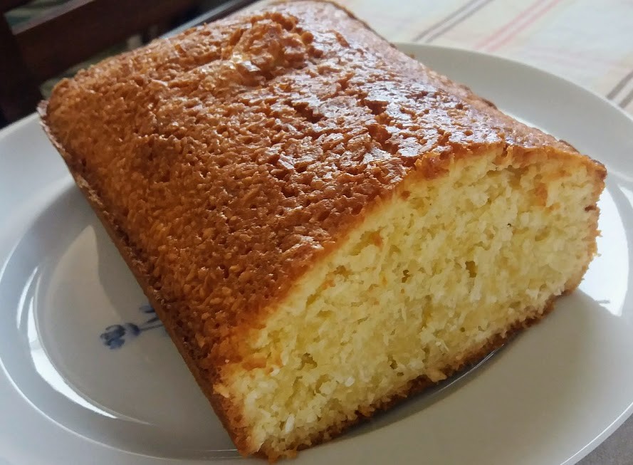 bolo molhadinho de coco.jpg