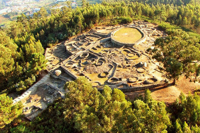 Castro de Monte Mozinho.jpg Castro de Monte Mozinho.jpg