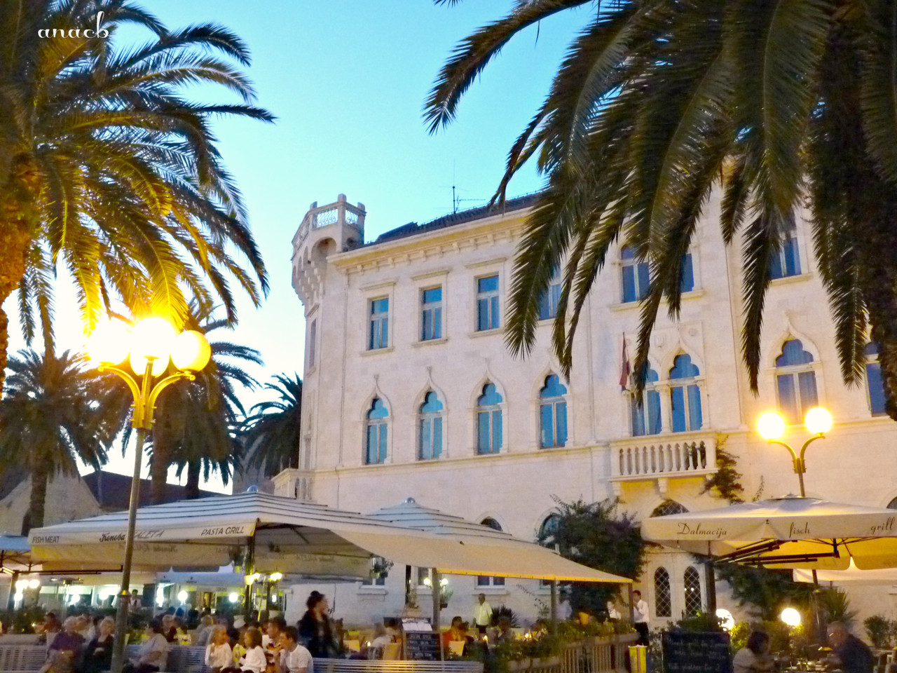 Trogir - Lucic palace - viajarporquesim.blogs.pt.j