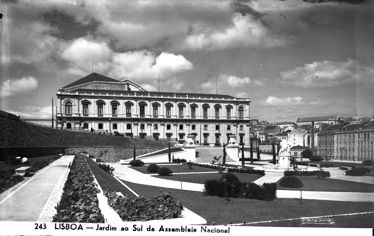 Jardim ao sul do Palácio de São Bento.jpg