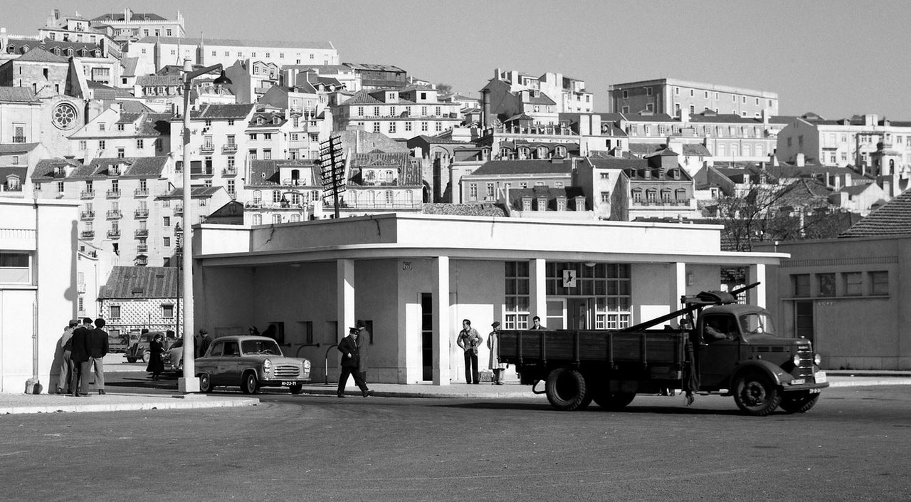 Cais da alfândega, Lisboa (M. Novaes, post 1955)