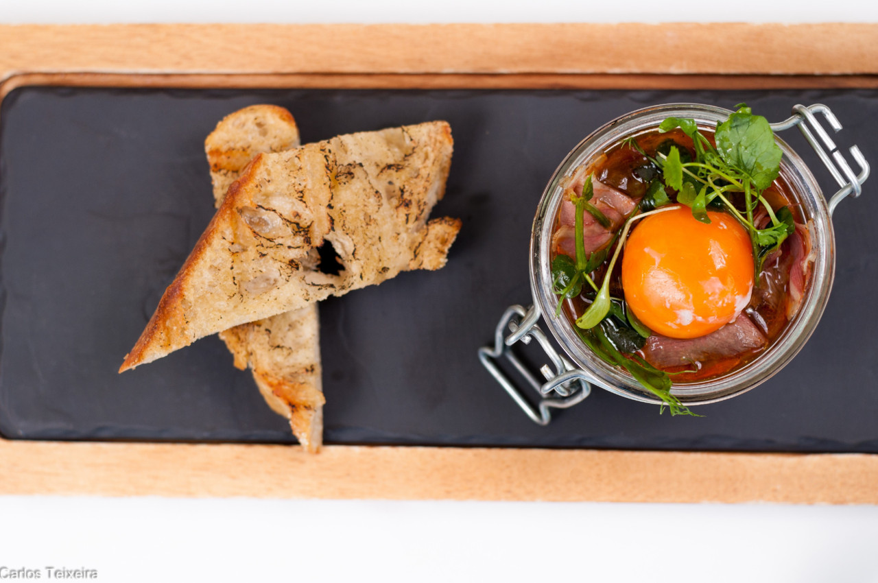 Astória_Favas com chouriço de porco preto, gema 