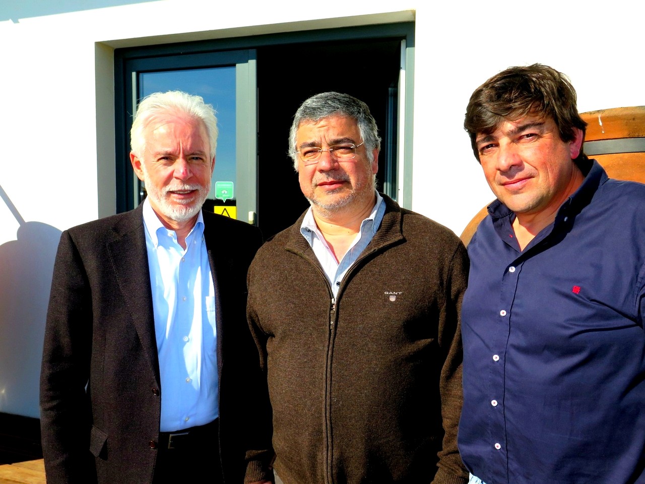 Manuel Narra, Presidente da Câmara Municipal de Vidigueira, entre os dois sócios da Ribafreixo Wines, Manuel Pinheiro e Nuno Bicó