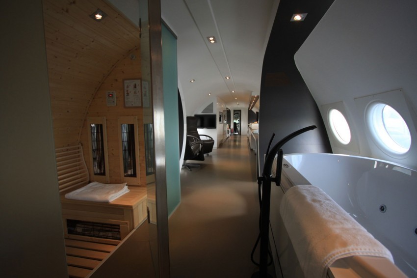 Airplane-Suite-14-850x566.jpg