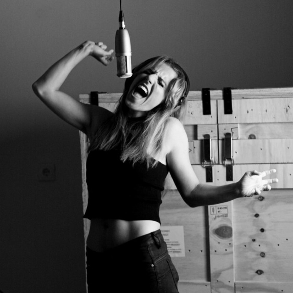 INÊS HERÉDIA feat. MACONDO - DIVINA PROIBIÇÃO.