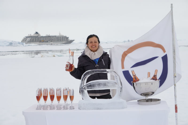 Marinela-serving-Fleury-Rose-Champagne_AntarcticaE