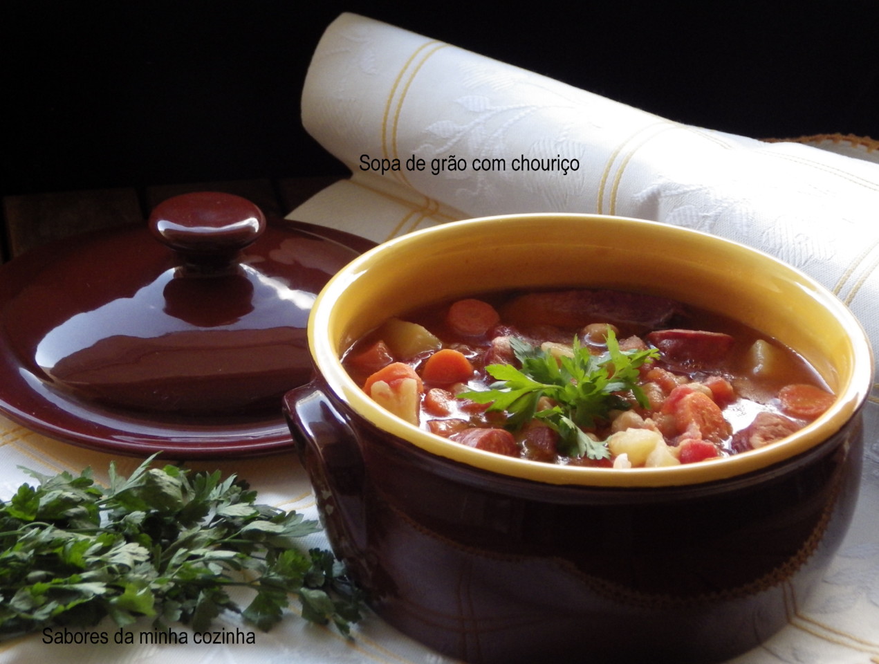 IMGP8369-Sopa de grão com chouriço-Sapo.JPG