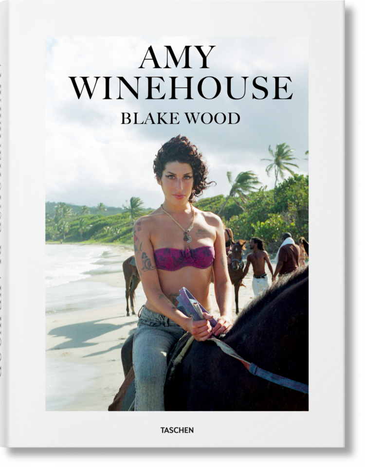 blake_wood_amy_winehouse_fo_int_3d_05332_180523104