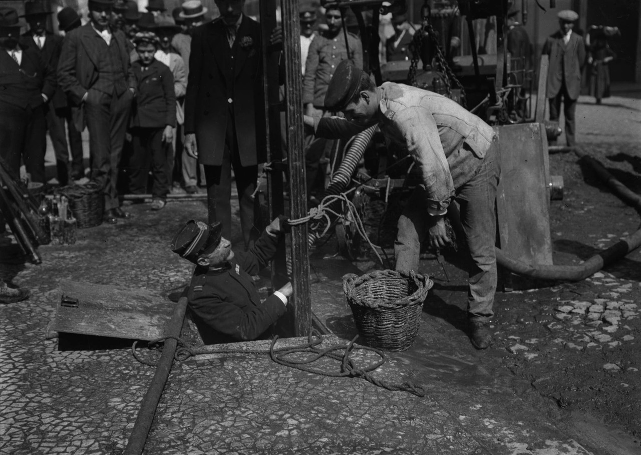 O chefe dos Bombeiros, Carvalho, nas galerias roma