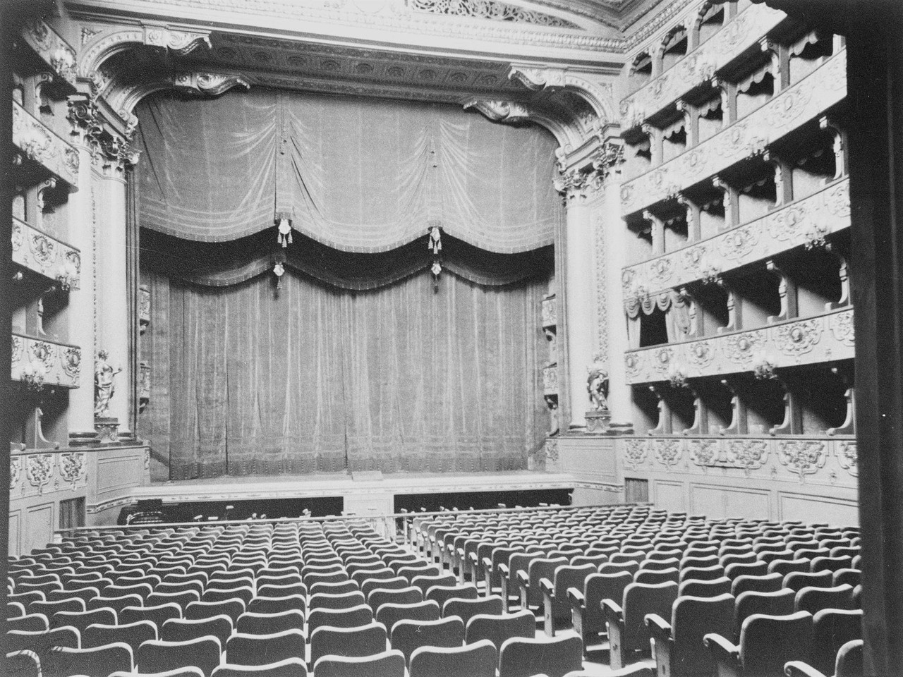 Teatro Nacional de São Carlos, sala de espectácu