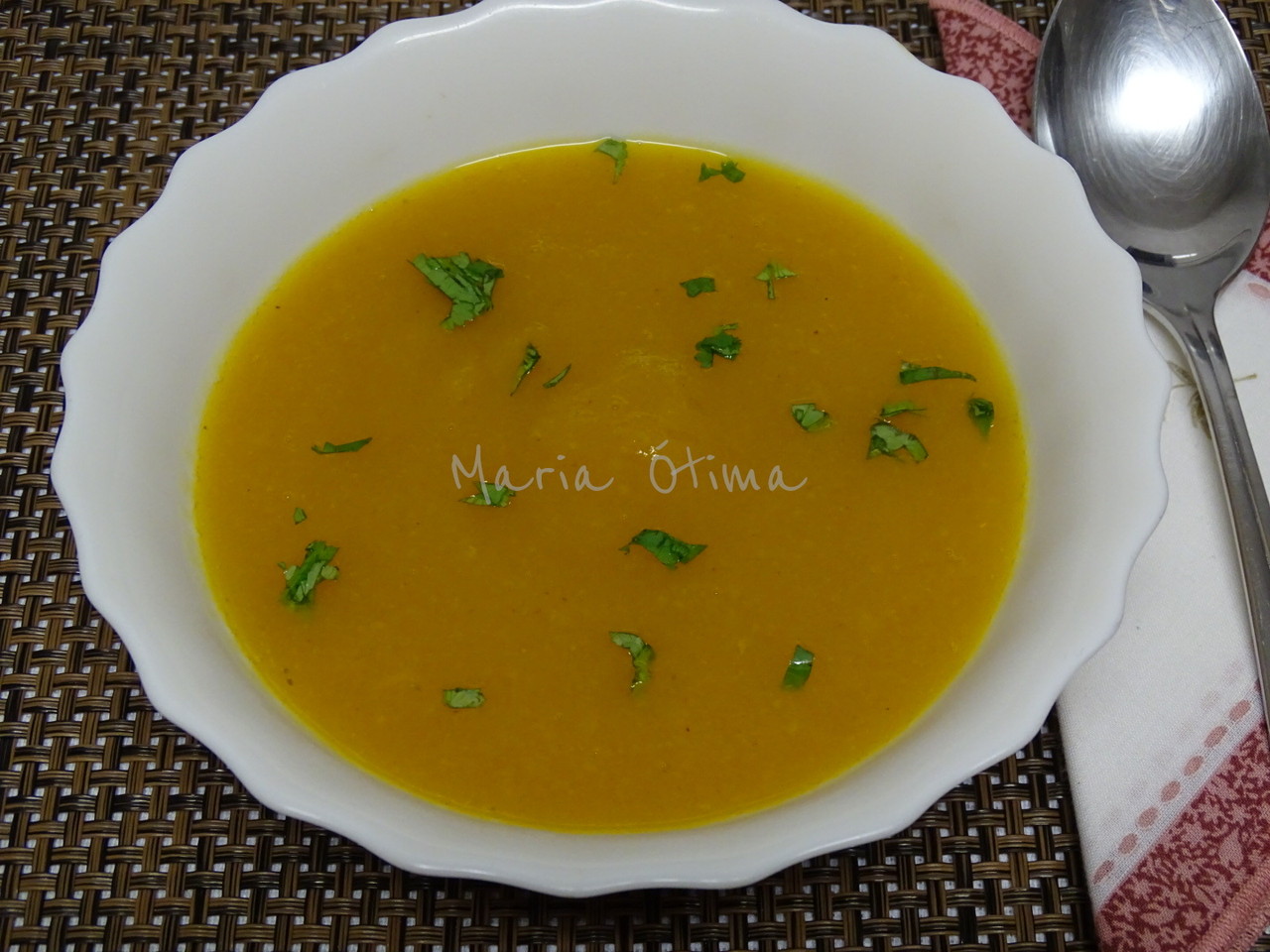 sopa de abóbora beringela e açafrão.jpg