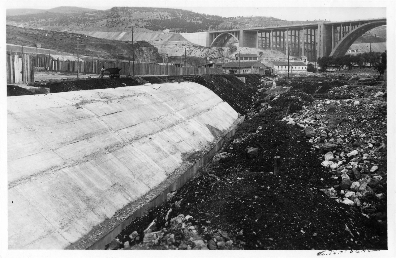 Caneiro de Alcântara, obras de cobertura da ribei