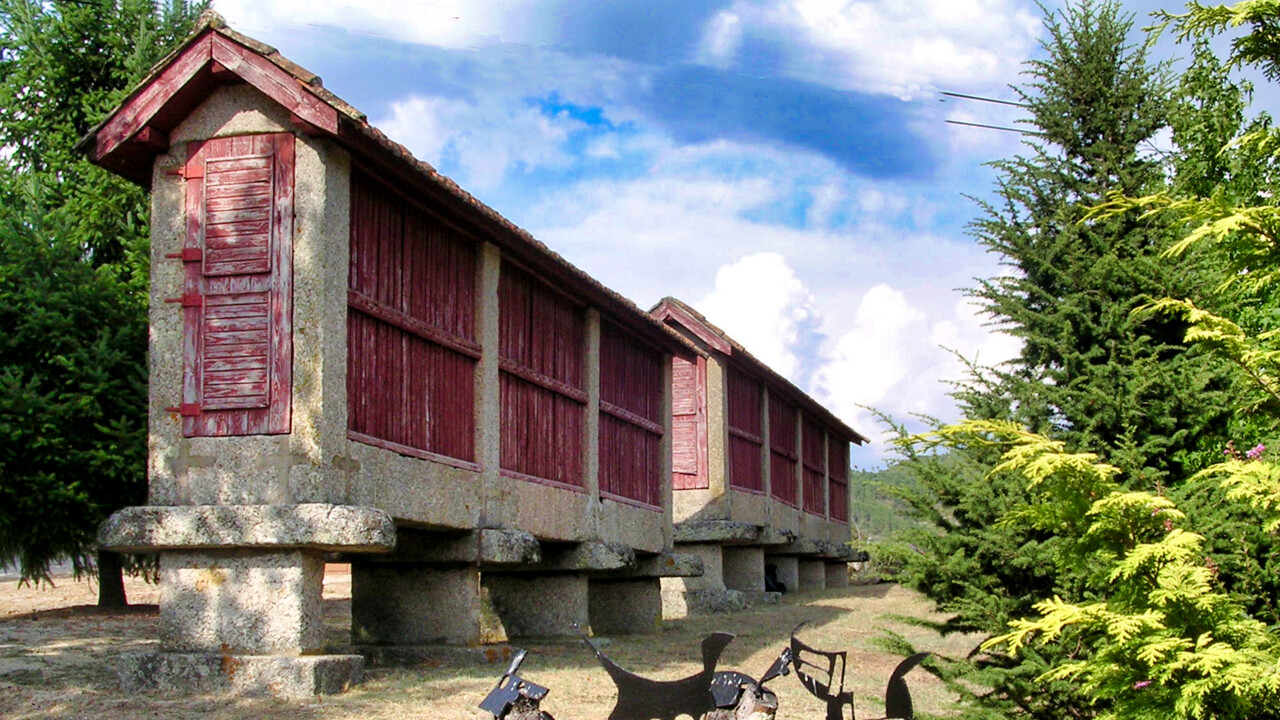 Espigueiros no Norte de Portugal.jpg