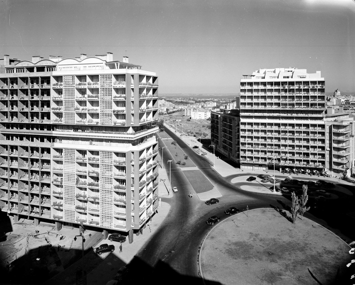 A grande rotunda da Av. dos Estados Unidos, Lisboa (A. Serôdio, 1963)