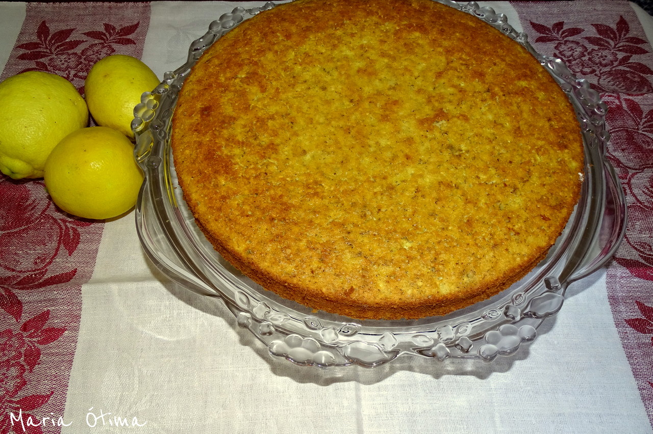 Bolo de limão e courgette_Maria Ótima.jpg