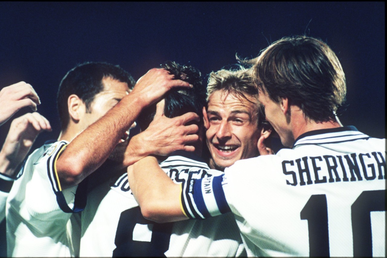 Klinsmann e Sheringham festejaram 52 golos juntos Klinsmann e Sheringham festejaram 52 golos juntos