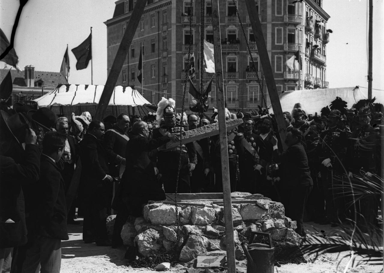 Lançamento da 1ª pedra do monumento ao Duque de 
