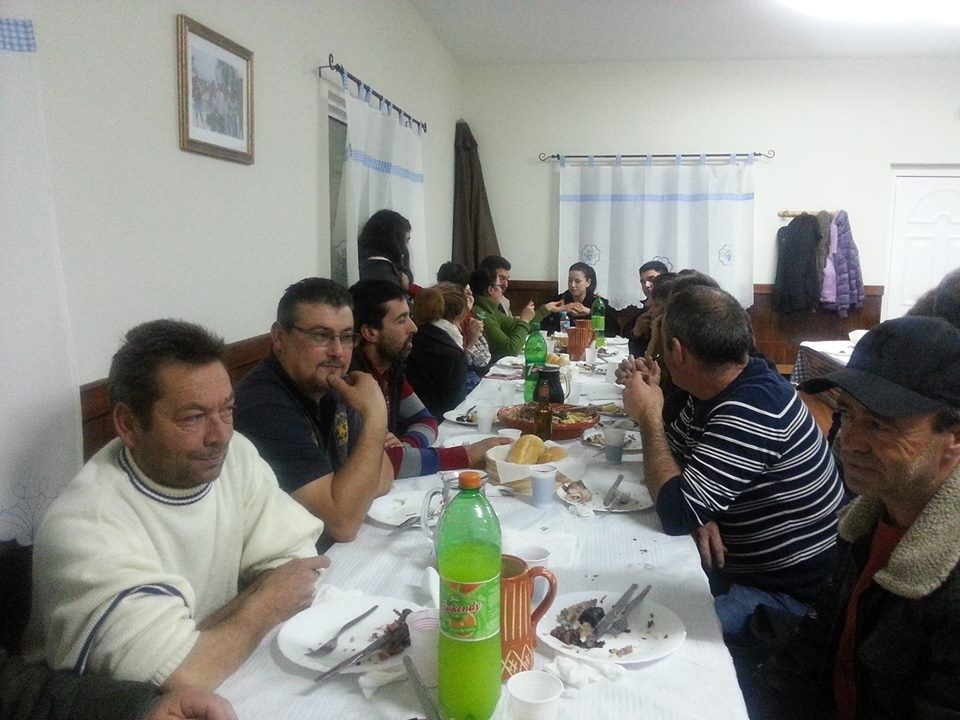 Convívio à mesa em Adrão.jpeg