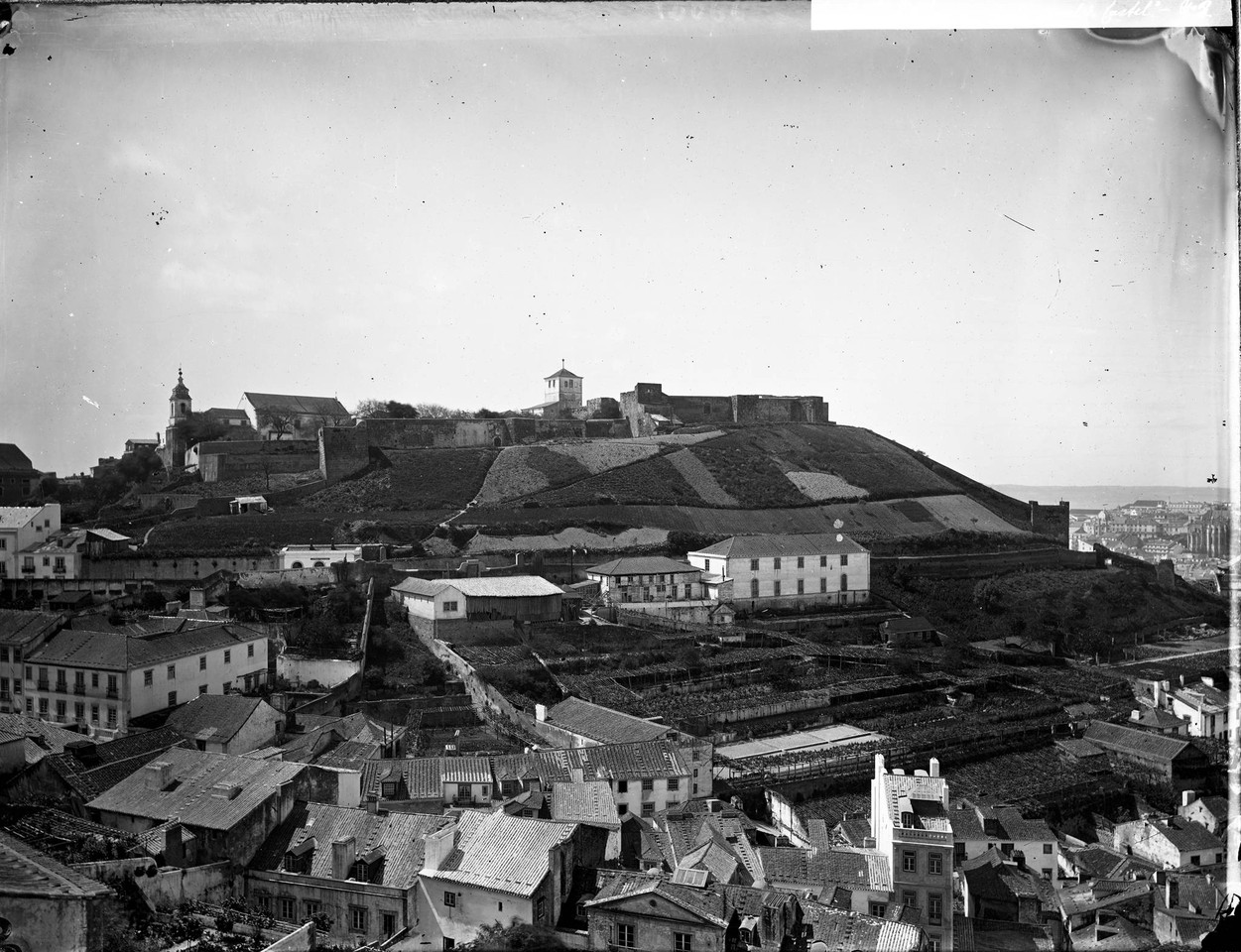 Panorâmica da Graça sobre o Castello, Lisboa (A.P.C.M.L., s.d.)