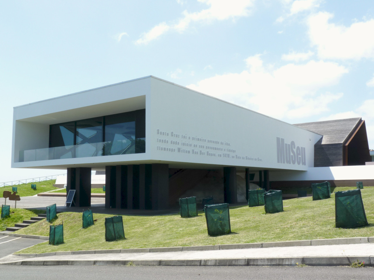 Museu e Auditório das Flores 1.jpg