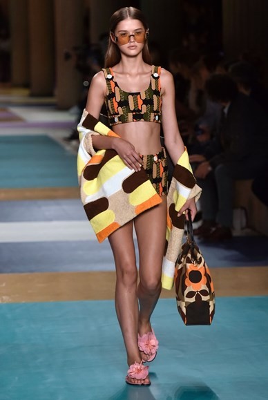 miu-miu-desfile-primavera-verao-2017 (6).jpg