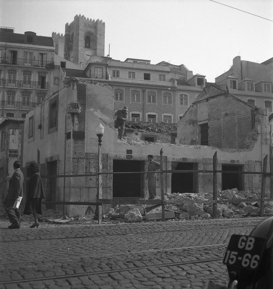 Obras de demolição, 1953, foto de Judah.jpg