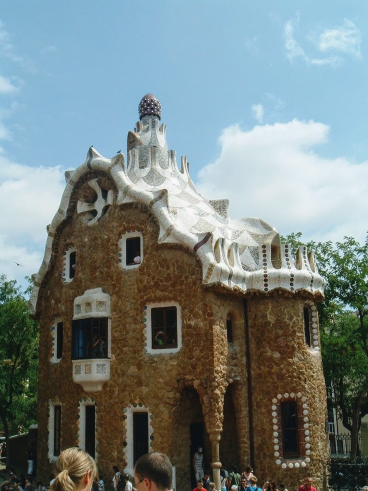 Casa no Parque Guell.JPG Casa no Parque Guell.JPG