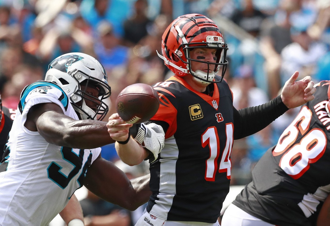 Efe Obada na estreia na NFL Efe Obada na estreia na NFL