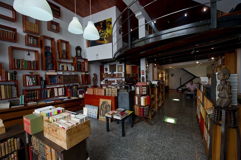 livraria miguel de carvalho.jpg
