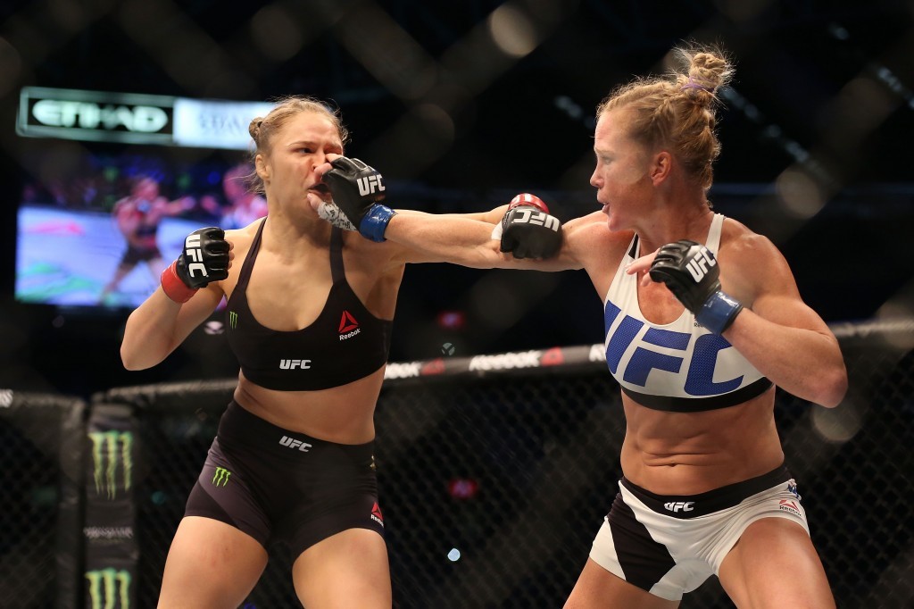 Rousey foi dominado por Holm