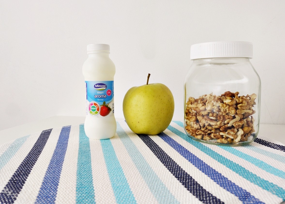 Snack on bag1.JPG Snack on bag1.JPG