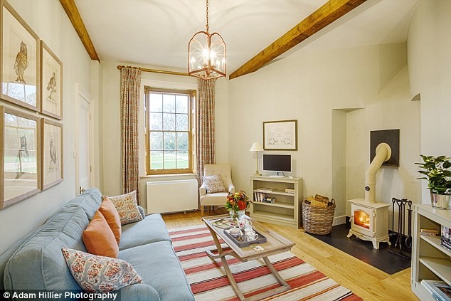 2417686E00000578-2876013-The_accommodation_is_self