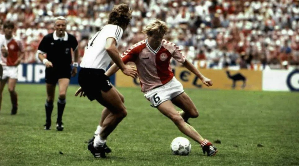 Soren Lerby ao serviço da Dinamarca