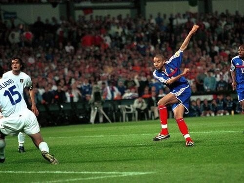 Trezeguet com golo de ouro