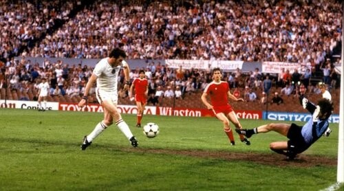 Peter Withe resolveu a final