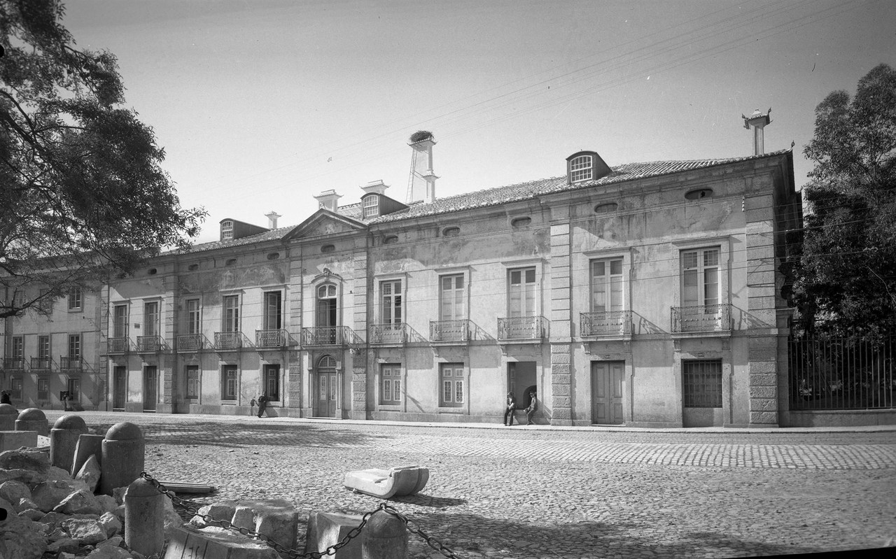 Palácio dos Condes de Farrobo, j c Alvarez.jpg Palácio dos Condes de Farrobo, j c Alvarez.jpg