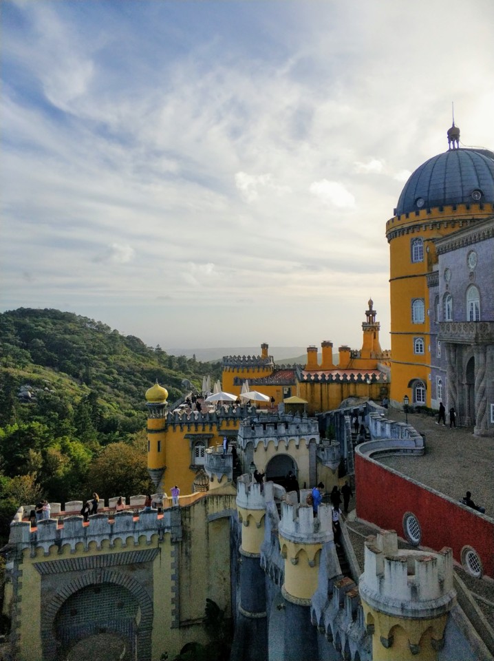 Palácio da Pena visto de uma das varandas.jpg