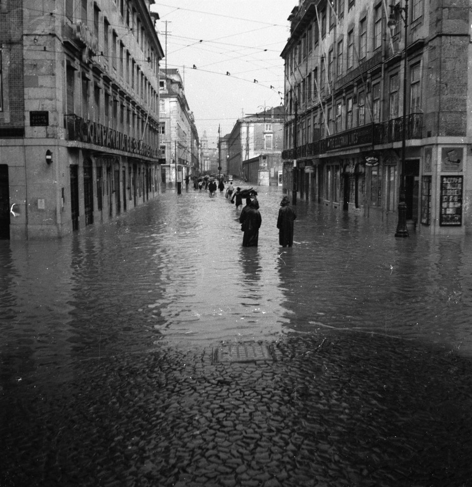 Inundações, rua Bernardino Costa, e a Rua do Ars
