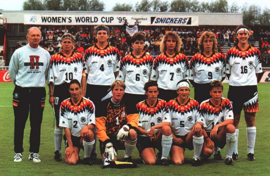 Birgit Prinz em cima do lado direito (16)