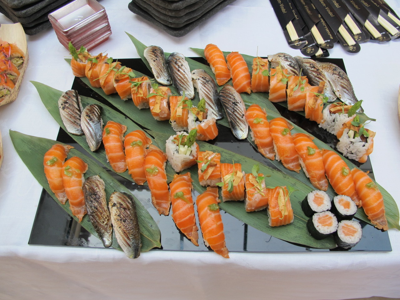 O sushi de salmão é muito recente