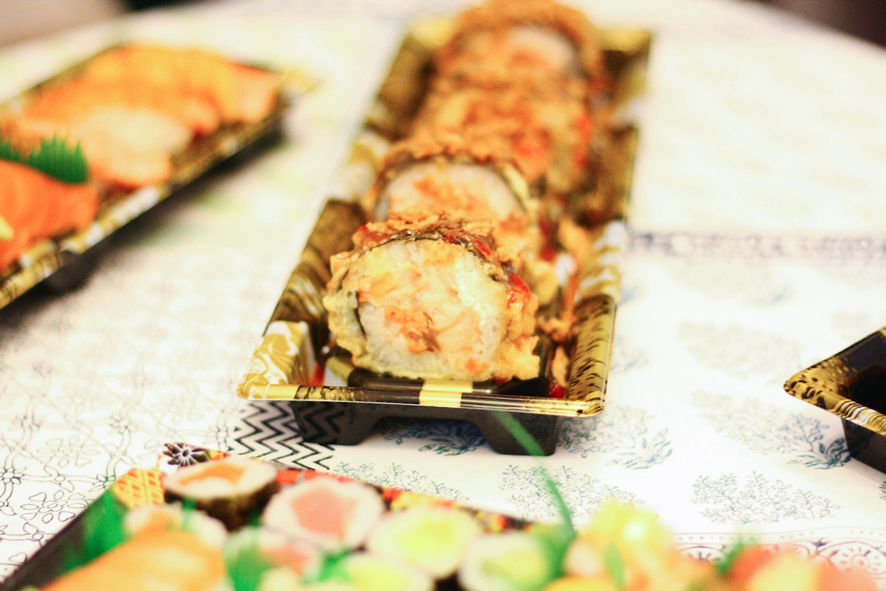 the-sushi-box-hot-roll.jpg