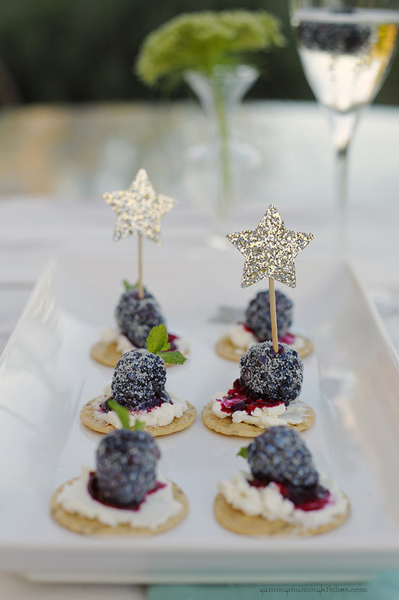 blackberry goat cheese crackers.jpg