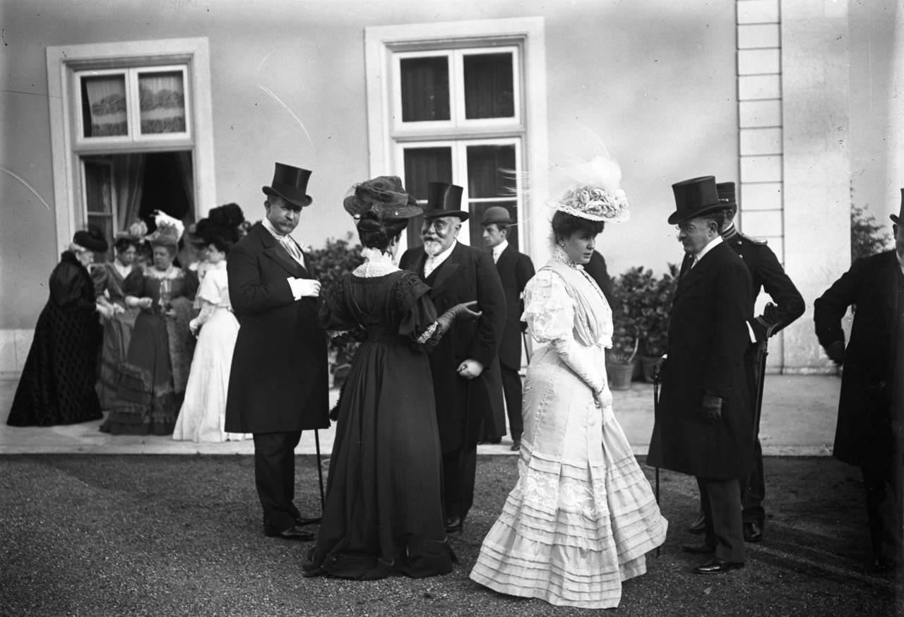 garden party1907 _1.jpg