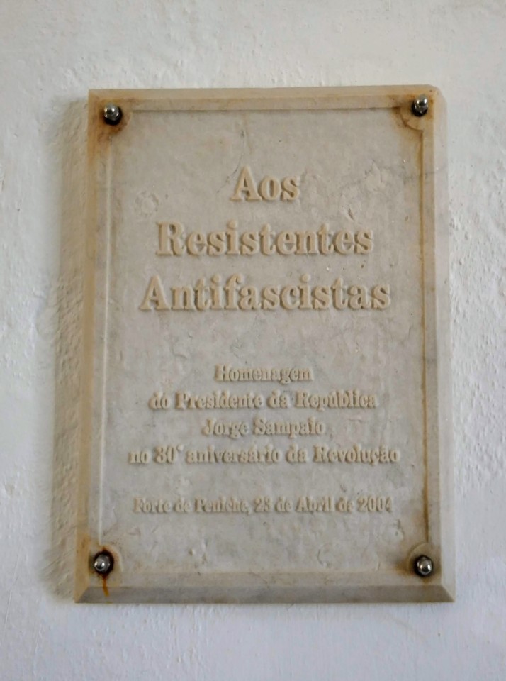 Placa no Forte de Peniche.jpg