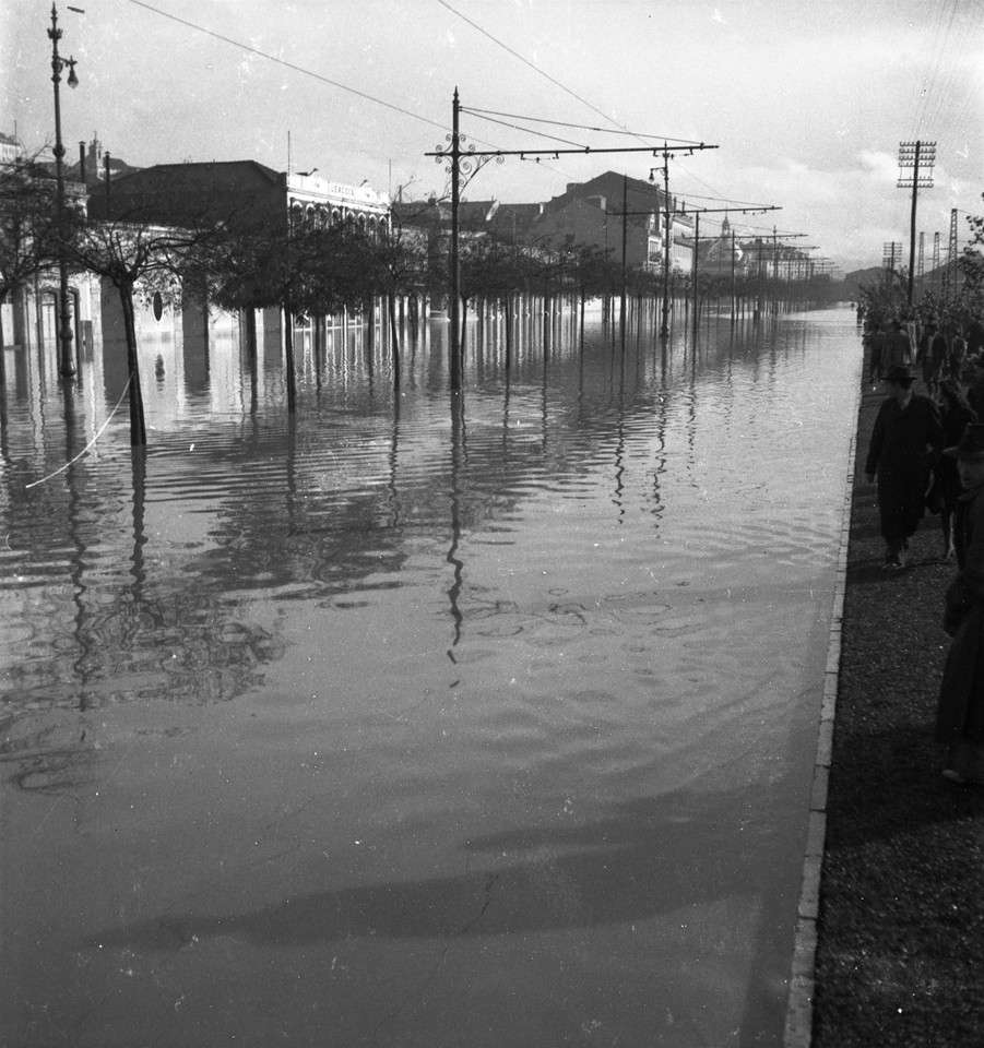 Inundações, Av. 24 de Julho1.jpg